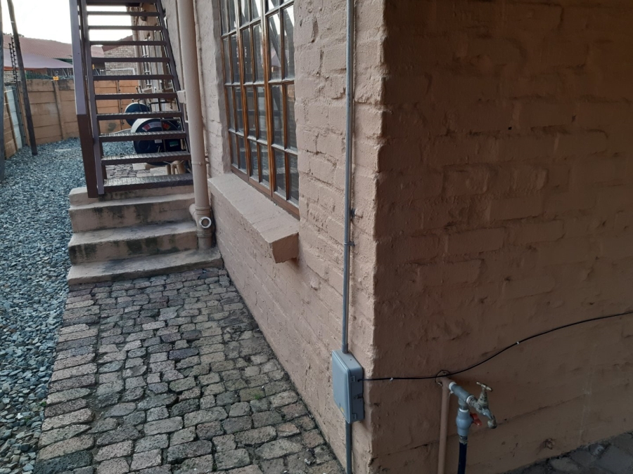 2 Bedroom Property for Sale in Kannoniers Park North West